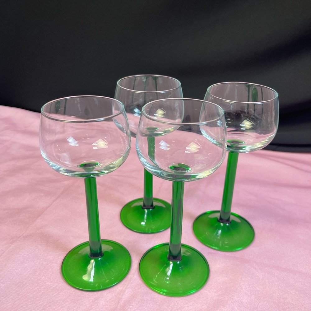 Green Stem Wine Glass Set of 4)